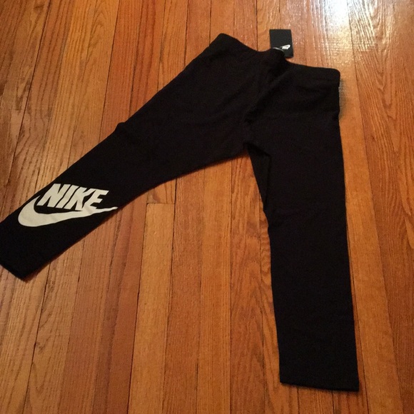Nike Pants - Nike black crop leggings med NWT